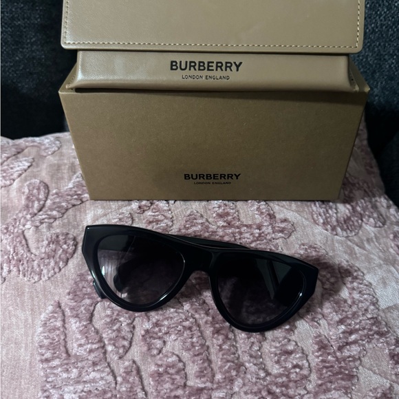 Burberry Sleek Black Sunglasses - Picture 1 of 7